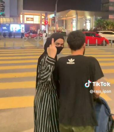 Wanita Timur Tengah Tunjuk Jari Tengah Bila Kantoi Minta Sedekah Video