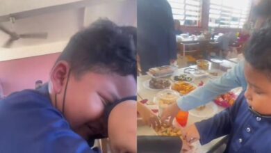 Video memaparkan seorang murid lelaki menangis kerana biskut raya yang dibawanya tidak dijamah.