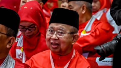 Ku Li says Anwar is ‘all talk’, call for reforms merely borne out of anger against Dr Mahathir