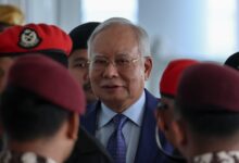 1MDB: Najib diarah bela diri 4 pertuduhan salah guna kedudukan untuk suapan