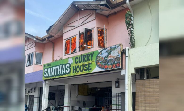 Rumah kedai hampir musnah dijilat api