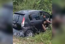 Acu pisau dekat polis selepas kemalangan