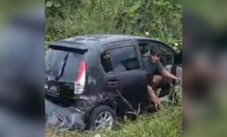 Acu pisau dekat polis selepas kemalangan