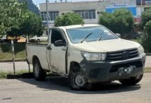 Pekebun maut, trak pikap terbabas rempuh penghadang jalan