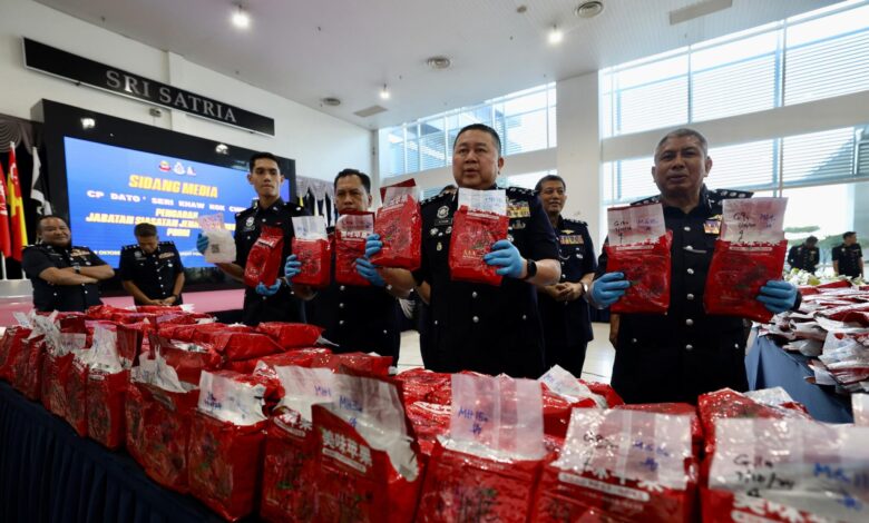 Tidak sempat jual dadah ‘Apple Merah’ sudah kena serbu