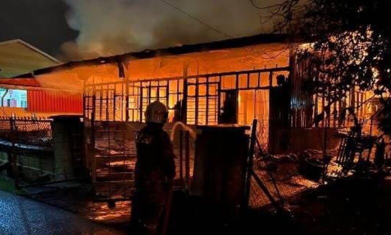 Warga emas ditemukan rentung depan rumah terbakar