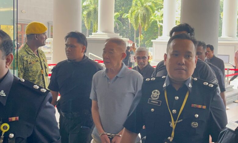 Warga emas didakwa tipu kawan pelaburan setengah juta