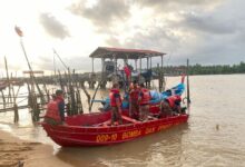 Lelaki dikhuatiri lemas jatuh sungai