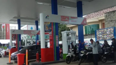 Pelanggan mengamuk isi minyak bercampur air