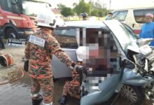 Lelaki parah langgar lori tangki di bahu jalan