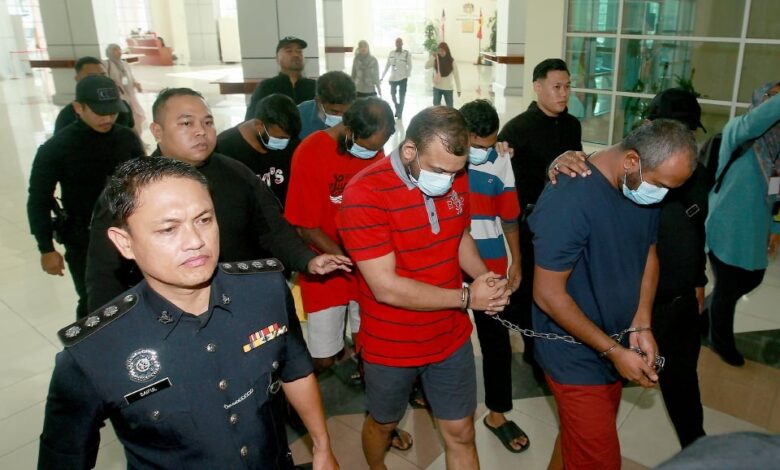 OKU antara 5 didakwa lakukan rompakan berkumpulan