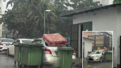 Penduduk protes buang sampah atas kereta