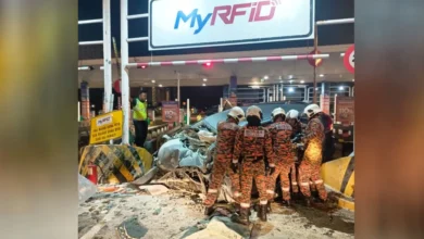 Kereta langgar pembahagi tol, 2 warga emas maut