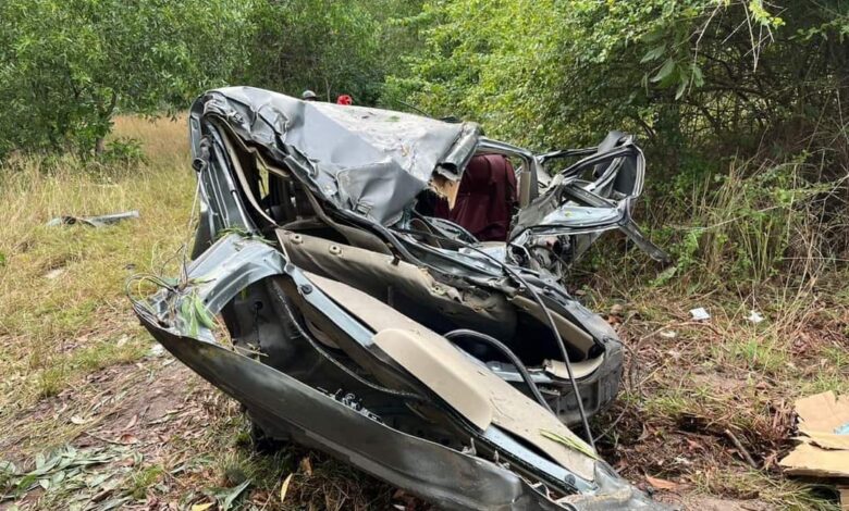 Dua maut, Nissan Grand Livina terlanggar lopak