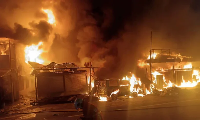 Bomba selamatkan 4 sekeluarga terperangkap rumah kedai terbakar