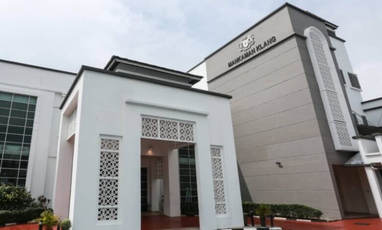 Pengawal keselamatan didenda RM1,500 belasah adik guna penyapu