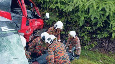 Dua wanita maut kereta bertembung lori