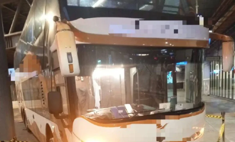 Remaja maut terkena renjatan elektrik ketika cas telefon dalam bas