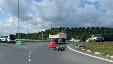 Budak 2 tahun maut, motosikal dinaiki bersama 3 ahli keluarga rempuh lori keluar simpang