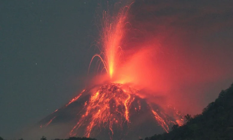 Gunung Lewotobi di Indonesia meletus lagi