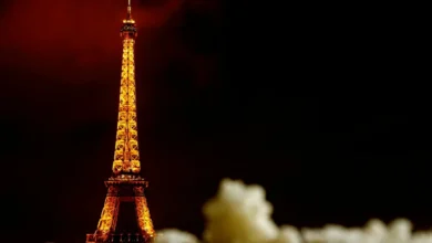 Salji tebal sebabkan gangguan, Menara Eiffel ditutup