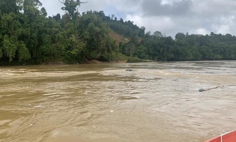 Lelaki dikhuatiri lemas, 2 lagi masih hilang, bot terbalik di Sungai Rajang