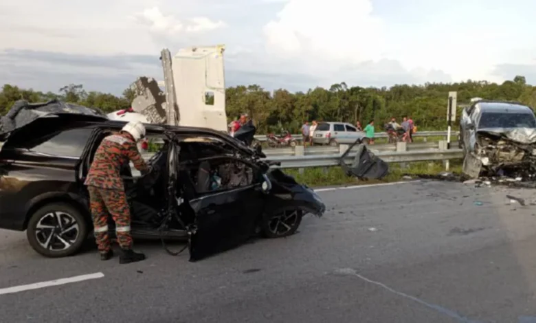 8 maut MPV bertembung 4WD