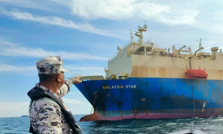 Kapal kargo terbakar, 19 kru diselamatkan