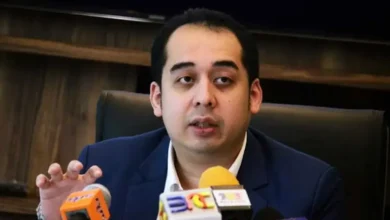 Umno appears weak in fighting for Najib, says son