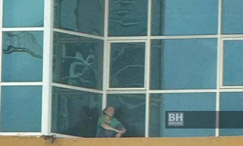 Wanita 'ambil angin' di luar tingkat 10 bangunan hospital diselamatkan