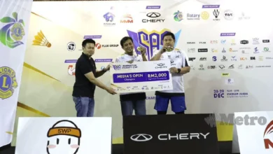 Beregu NST juara badminton Chery Media Challenge