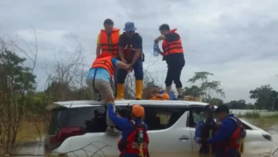 Terkandas hampir 40 minit selepas redah banjir