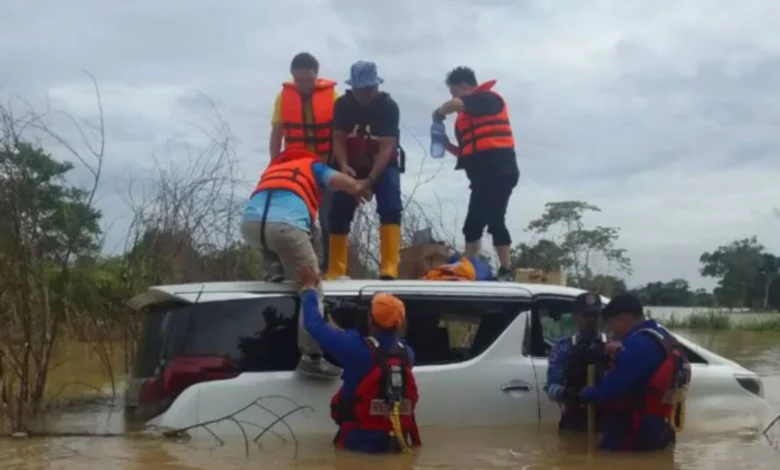 Terkandas hampir 40 minit selepas redah banjir