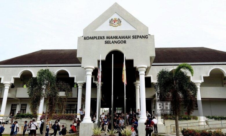 Pelawak lelaki miliki ganja dituduh di mahkamah, esok