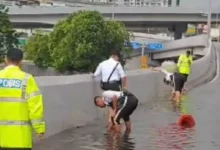 Bersihkan laluan air, 'surutkan' banjir tindakan polis trafik terima pujian ramai