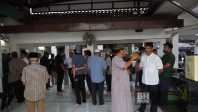 Hujan lebat tidak halang ramai tunggu jenazah lima sekeluarga