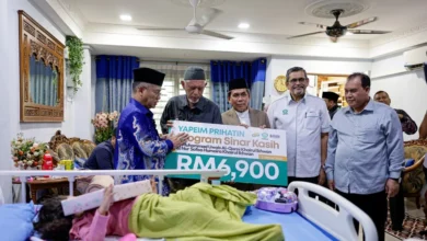 Dua beradik yatim piatu mangsa nahas lima kenderaan terima sumbangan YaPEIM