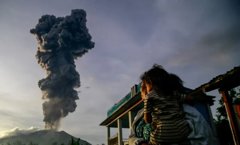 Letusan Gunung Ibu di Maluku kini pada tahap ancaman tertinggi