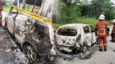 Kereta penerbit filem musnah terbakar di jalan raya