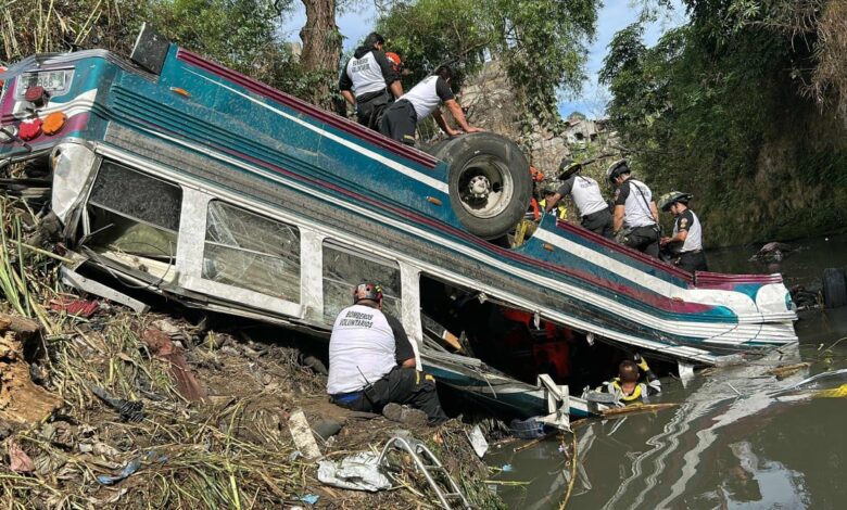 Sekurang-kurangnya 51 maut bas terjunam ke gaung di Guatemala