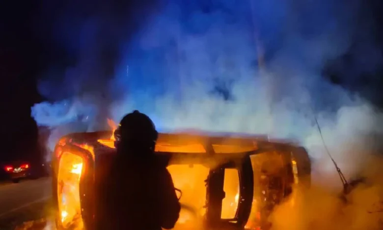 5 sekeluarga terselamat MPV terbabas, terbakar