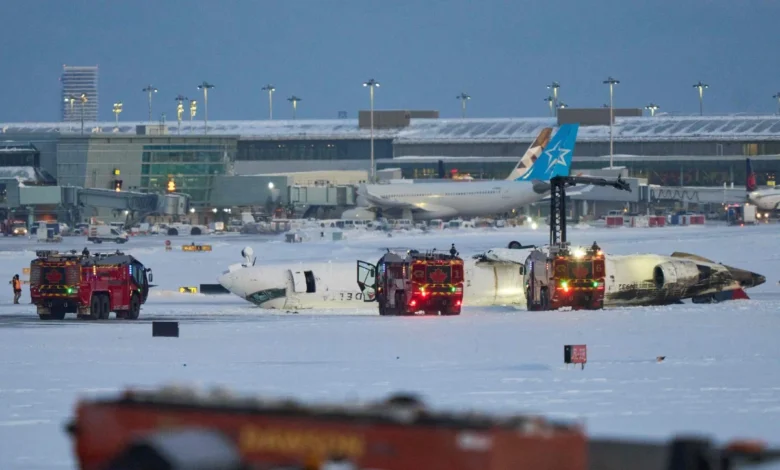 Pesawat Delta Air Lines terbalik ketika mendarat di Toronto, 15 cedera