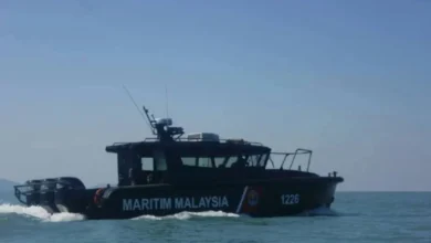 Seorang kru kapal dagang warga India jatuh laut