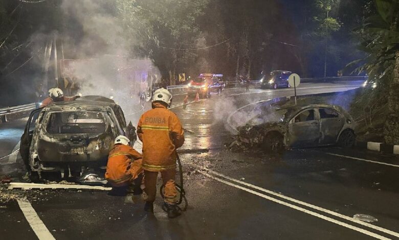 Kereta terbakar selepas berlanggar, lapan termasuk lima sekeluarga selamat