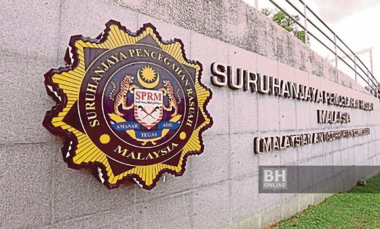 Pengarah, kerani syarikat ditahan disyaki 'suap' pegawai kerajaan