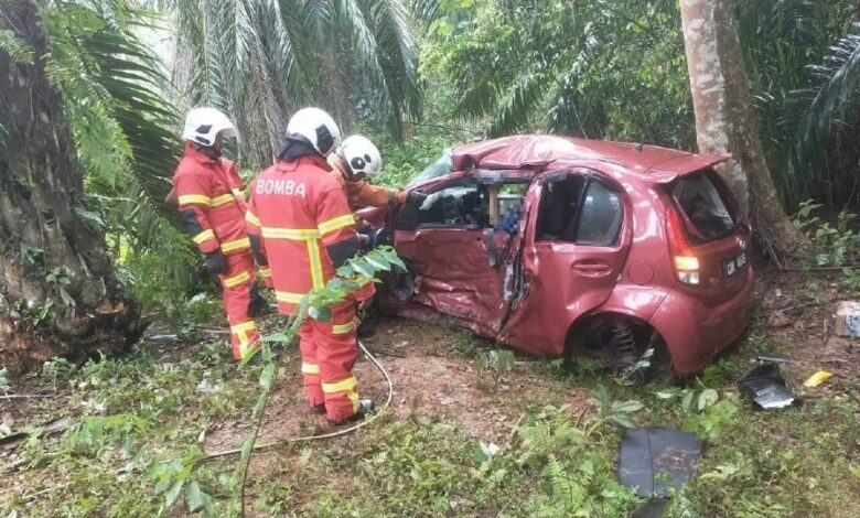 2 penuntut Pondok Haji Bakri maut kereta terbabas langgar pokok