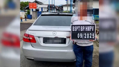 Pemandu Mercedes pandu melulu di Batu Pahat, ditahan kurang 24 jam selepas diburu