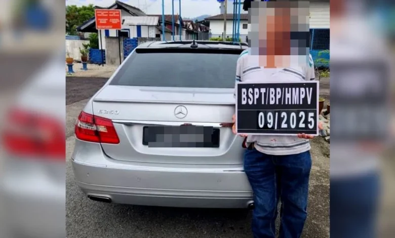 Pemandu Mercedes pandu melulu di Batu Pahat, ditahan kurang 24 jam selepas diburu