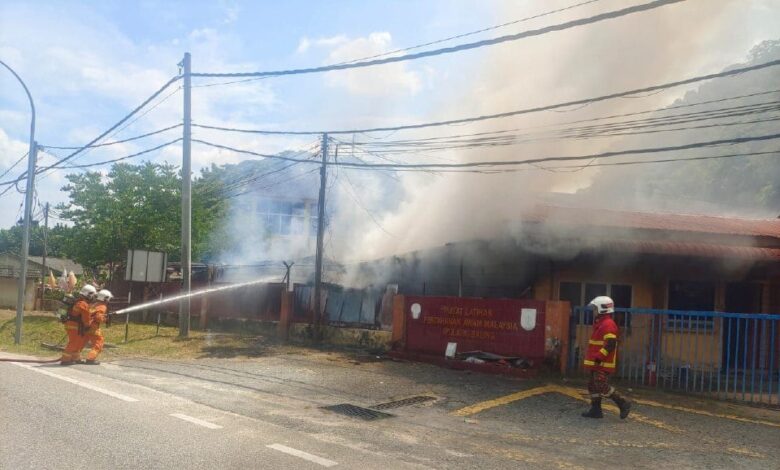 Bangunan Pusat Latihan APM hampir musnah dalam kebakaran
