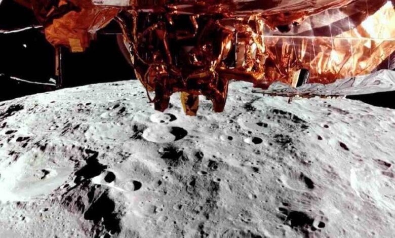 Blue Ghost, binaan firma angkasa lepas AS mendarat di bulan